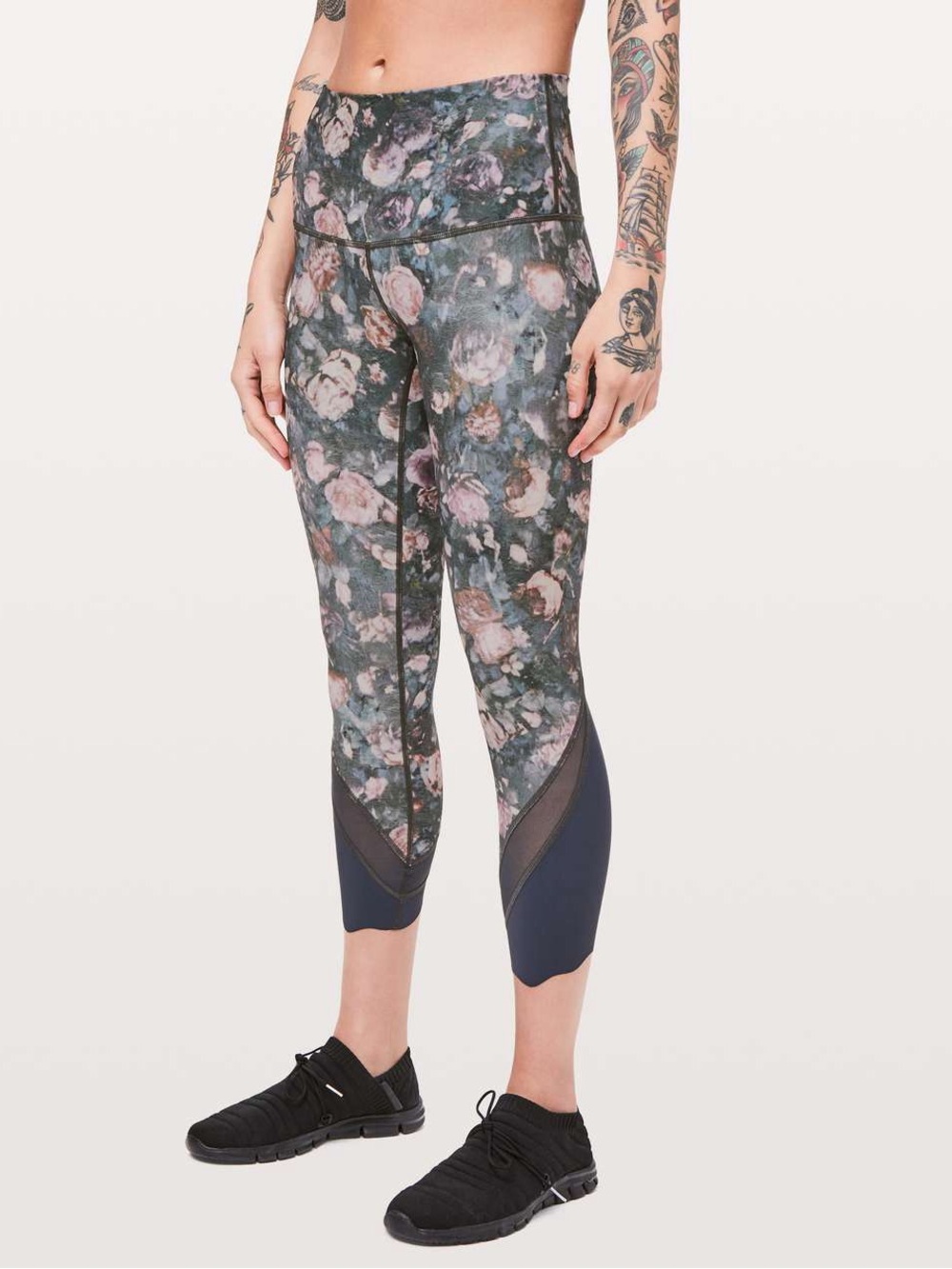 lululemon Wunder Under Crop II Capri Leggings‎ - Floral Pink, Navy 21" size 6